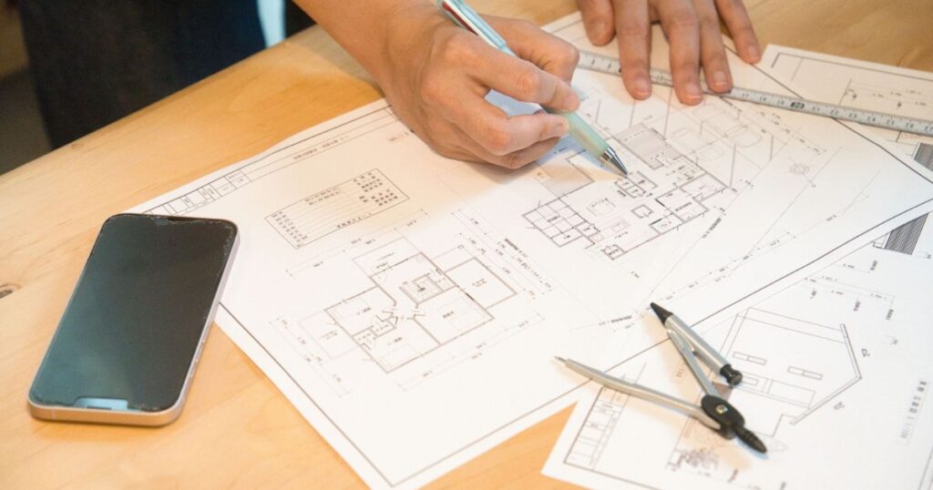 不動産の間取り図作成は外注したほうがいい?